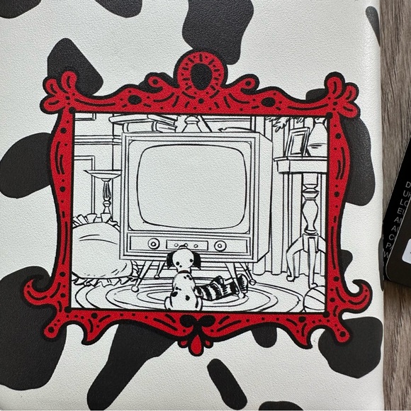 🆕 Loungefly x Disney 101 Dalmatians Classic Books Zip-Around Wallet - Picture 8 of 13